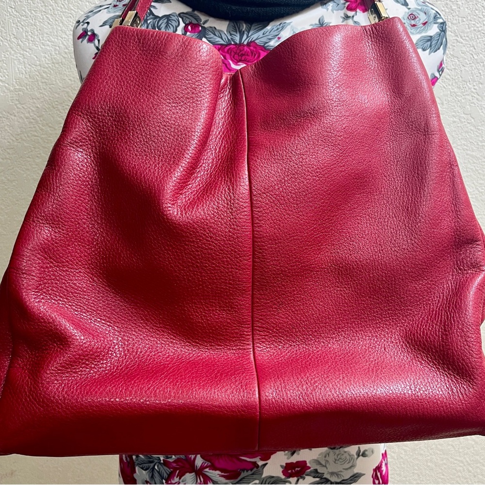 Coach Madison phoebe H1376-24621 pebble leather shoulder bag.